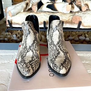 Blonde Snake Skin waterproof boots